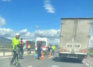 Yolun karşısına geçmek isterken canından oldu   