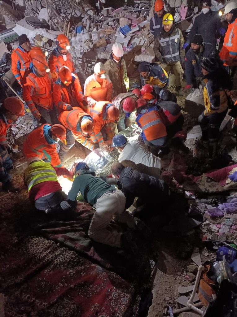 Kınık Polyak Maden Kurtarma Timi pes etmiyor