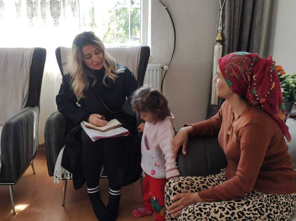 Kınık’ta afetzede ailelere ücretsiz psikolojik danışmanlık hizmeti