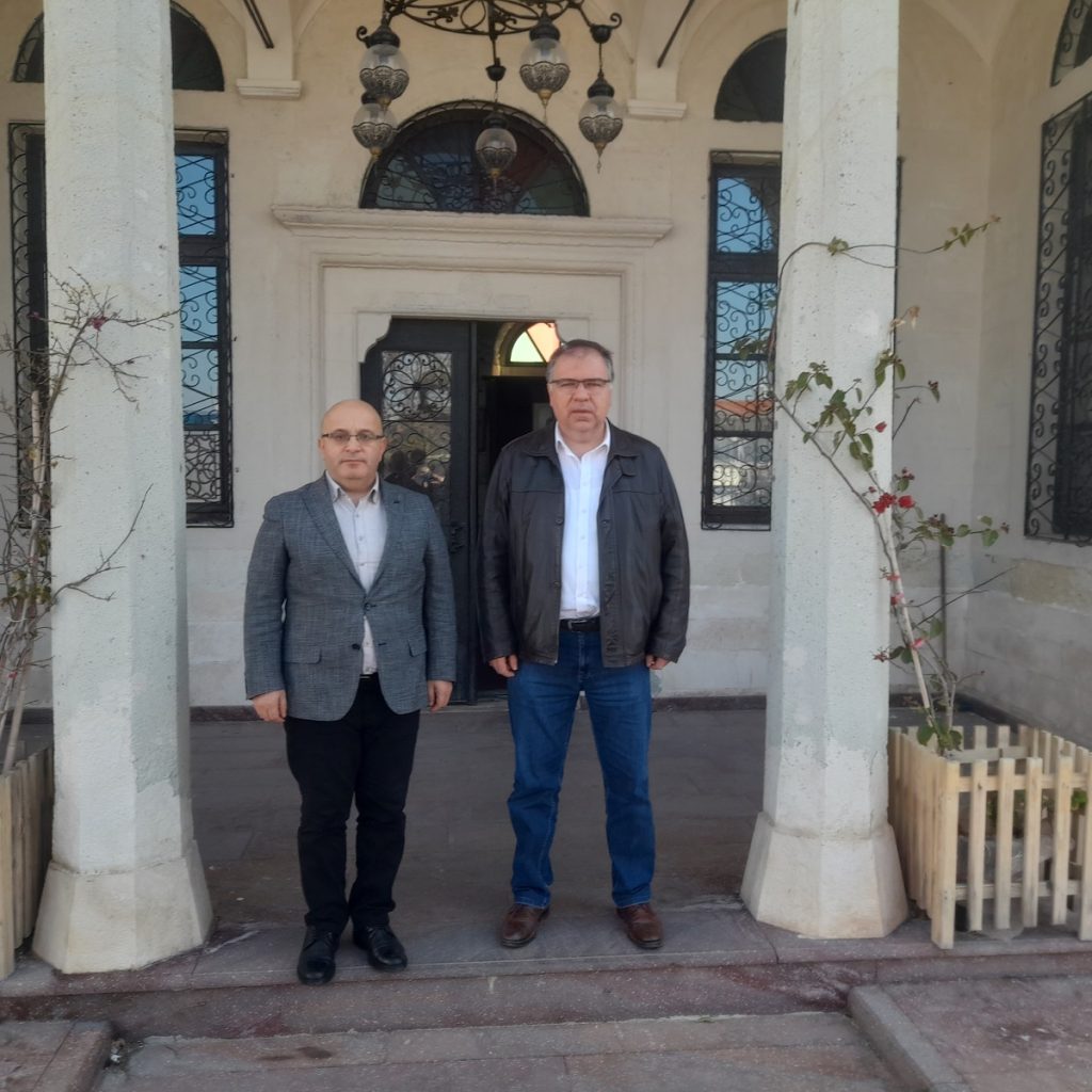 Foça Kaymakamı Mehmet Türköz İlçe Milli Eğitim Müdürlüğünde açılacak okullar için toplantı yaptı