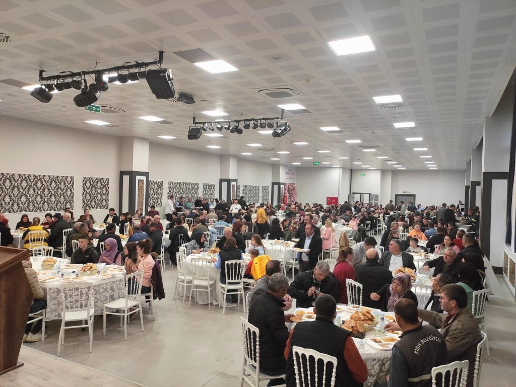 Kınık Belediye Başkanı Dr. Sadık Doğruer, tüm personeliyle iftar yemeğinde buluştu