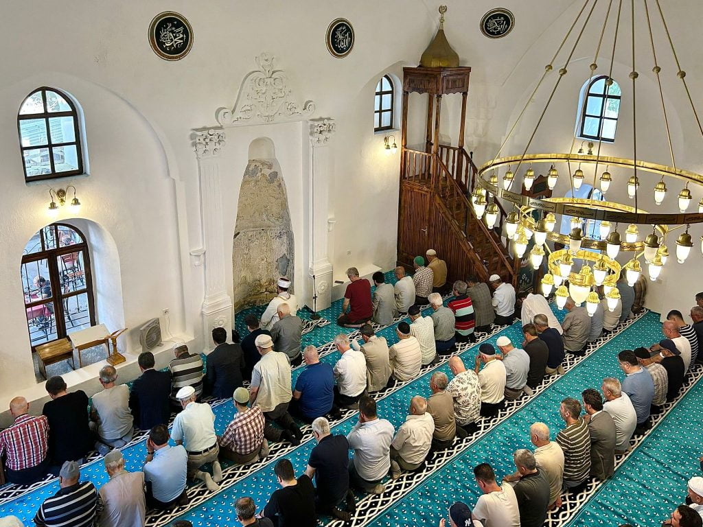 RESTORE EDİLEN 500 YILLIK TARİHİ HACI HEKİM CAMİİ, YENİDEN İBADETE AÇILDI