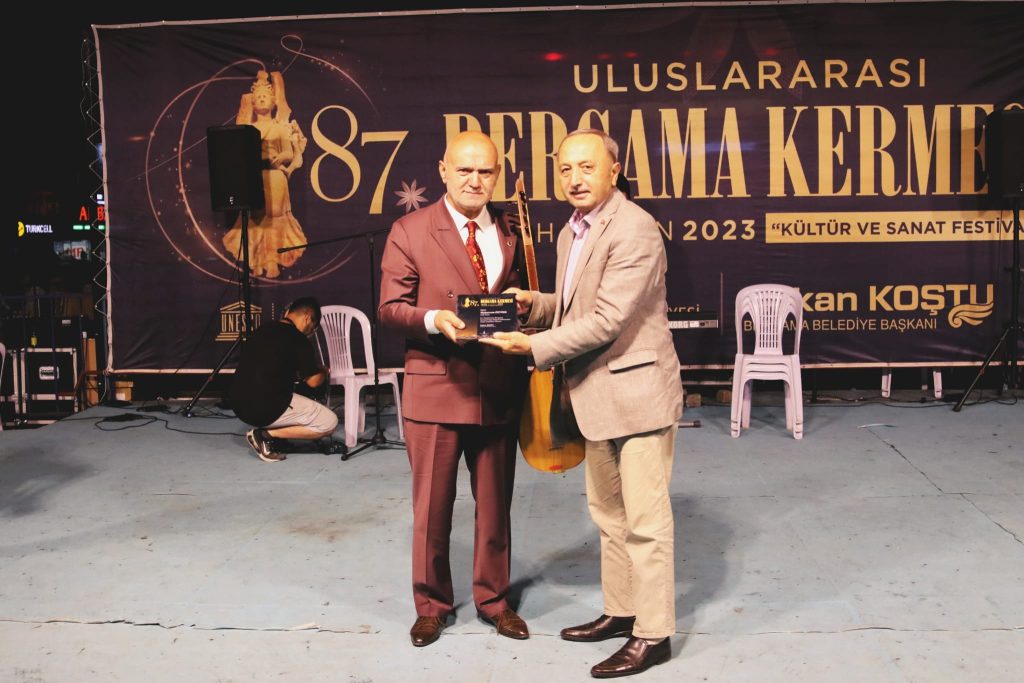 HALK OZANI MUHARREM ÖZTÜRK TÜRKÜLERLE COŞTURDU