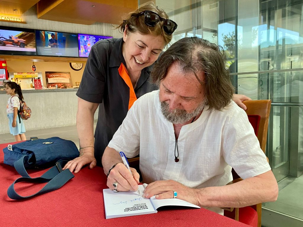 YAZAR KIRATLI İMZA GÜNÜ