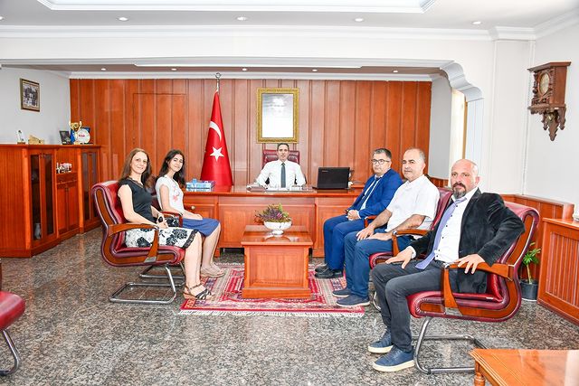 Türkiye 1.si Bergamalı Bahar, makamlarda ağırlandı.