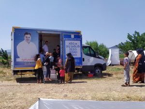 Kınık’ta gezici diş sağlığı aracında tarım işçilerine sağlık taraması