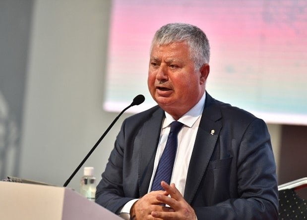 İzmir Büyükşehir Belediyesi (İBB) Başkanvekili ve meclis başkanvekili Mustafa Özuslu, 2024 yerel seçimlerinde Bergama’dan belediye başkan aday adayı olacağını açıkladı.