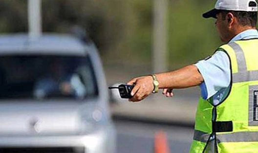Polis çevirmelerinde bir dönem sona eriyor! Bunu yapanlar artık ehliyet taşımak zorunda değil