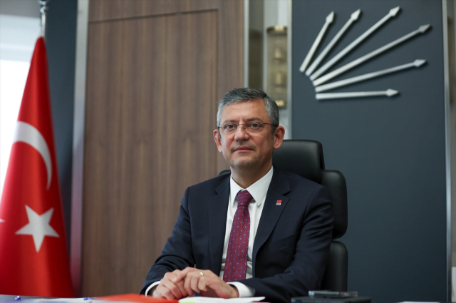 CHP lideri Özel, ellerindeki anket sonuçlarını paylaştı: Üç büyükşehirde geriye gidiş var