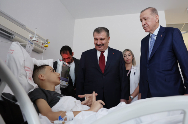 Cumhurbaşkanı Erdoğan, Gazze’den getirilen hastaları ziyaret etti