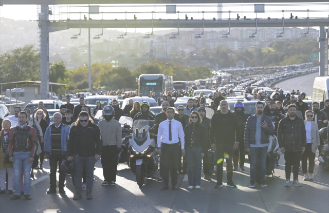 Saat 9’u 5 geçe hayat durdu! Tüm Türkiye, Ulu Önder Mustafa Kemal Atatürk için saygı duruşunda bulundu
