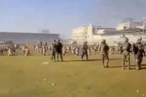 İsrail’den bir skandal daha! Sivilleri soyup statta topladı