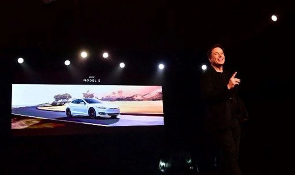 Tesla’nın robotu fabrikada mühendise saldırdı: Ortalık kan gölüne döndü!