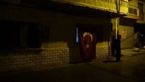 Türkiye şehitlerine ağlıyor