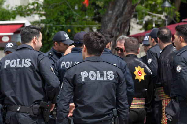 Polis ve bekçilerin kıyafet yönetmeliğinde değişiklik! Çizimler Resmi Gazete’de yayımlandı