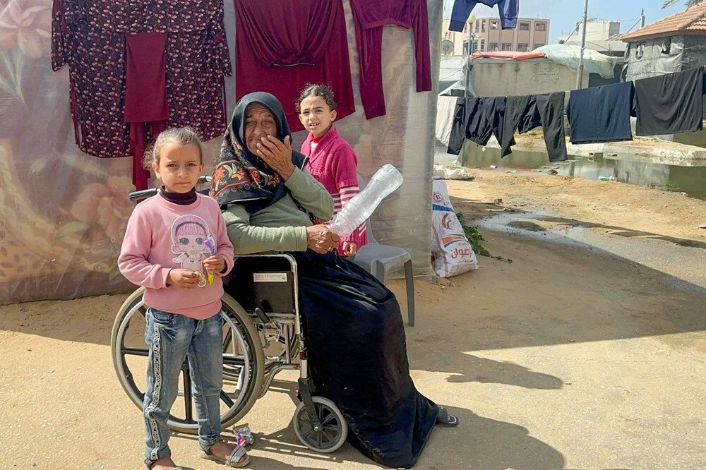 İsrail saldırıları sürüyor: Gazze’de enkazın içinde su arayışı