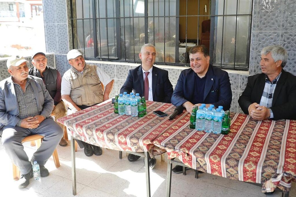 Başkan Tugay Bergama’da köylülerle buluştu