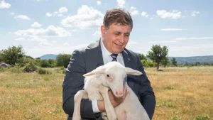 İzmir Büyükşehir Belediye Başkanı Dr. Cemil Tugay, Bergama’da her yıl aynı dönemde yapılan geleneksel yayla serüvenini başlattı.