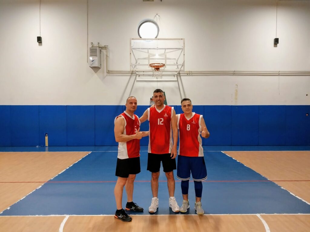 Bergamalı Öğretmenlerden İzmir Geneli Basketbol Turnuvasında Büyük Başarı