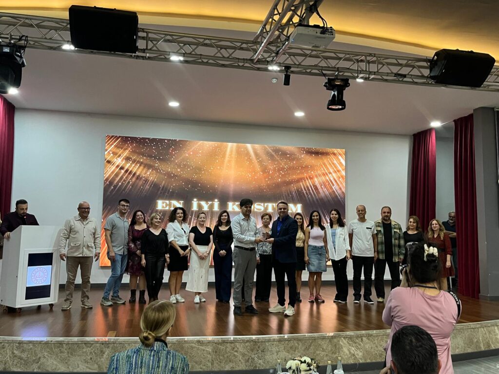 100. Yıl İlkokulu Öğretmenleri Mersin’den Ödülle Döndü