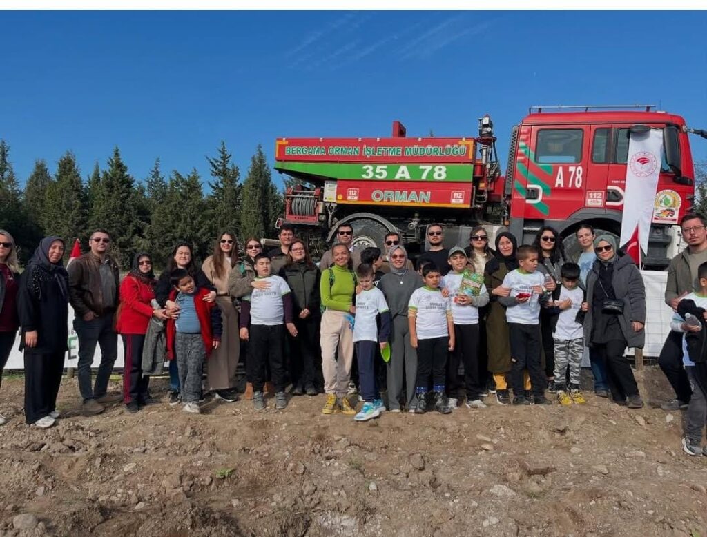 “Doğanın İçinde Birlikte El Ele” Projesi Kapsamında Özel Eğitim Öğrencileri Fidan Dikti