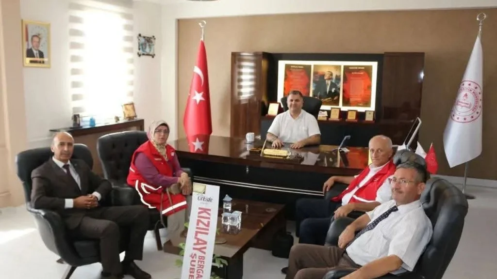 Bergama’da Öğrenciler Harçlıklarıyla Gazze’ye Umut Oluyor