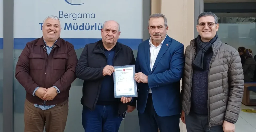 AK Parti Bergama İlçe Başkanlığı Kendi Hizmet Binasının Mülkiyetini Aldı