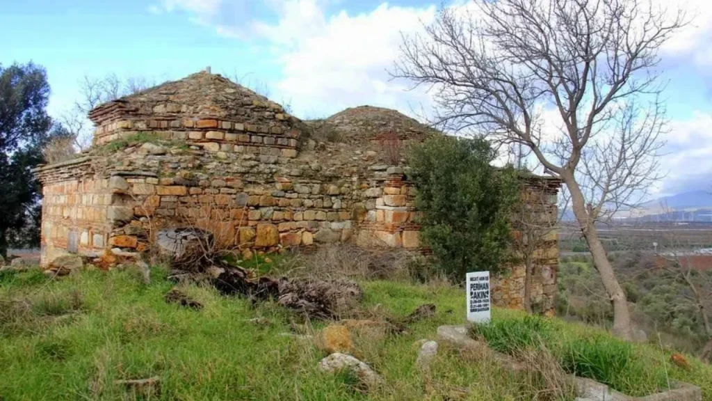 Tekkedere Köyü’ndeki Gizemli Türbe: Dokuz Mezarlık Sır Hâlâ Çözülemedi