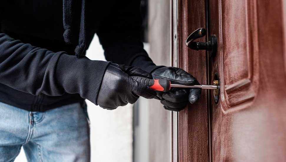 Bergama’da Ev Hırsızlarına Geçit Yok: 2 Kişi Tutuklandı