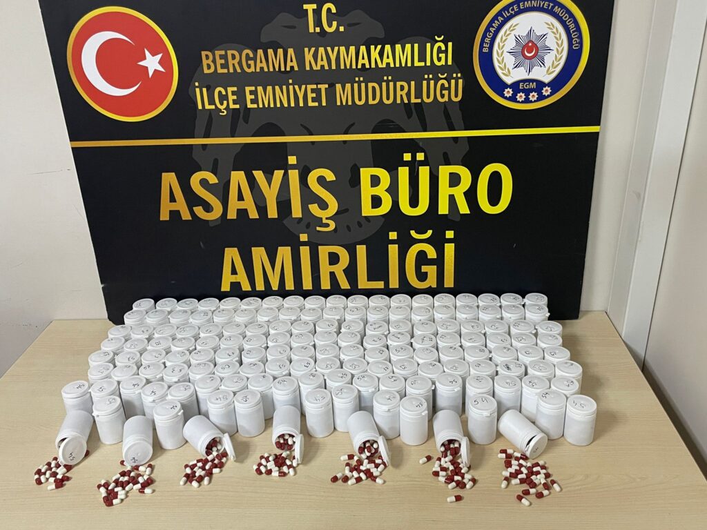Bergama’da Uyuşturucu Operasyonu: 8 Bin 21 Hap Ele Geçirildi